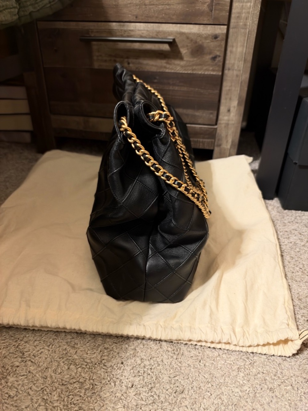 Tory Burch Black Quilted Shoulder Bag with Gold Chain - Picture 5 of 9